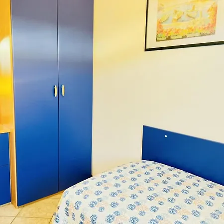 Lovely Flat With Garden דירה